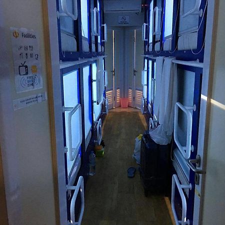 Qb Sleep Capsule Hotel Кута Экстерьер фото