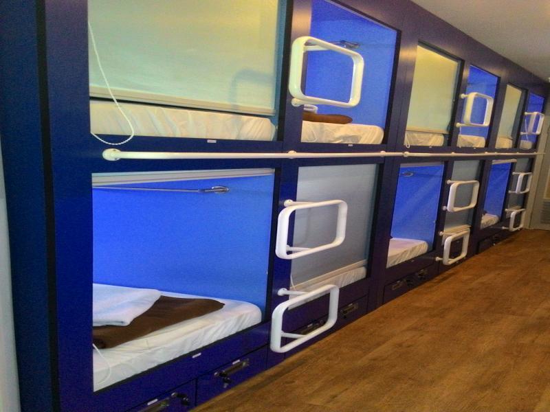 Qb Sleep Capsule Hotel Кута Экстерьер фото