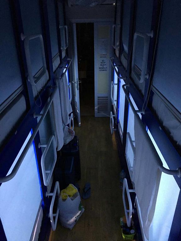 Qb Sleep Capsule Hotel Кута Экстерьер фото