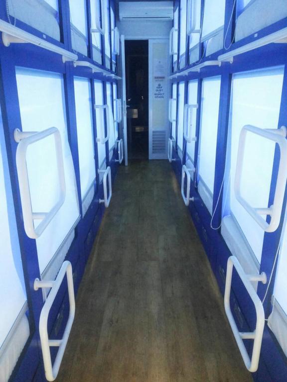 Qb Sleep Capsule Hotel Кута Экстерьер фото